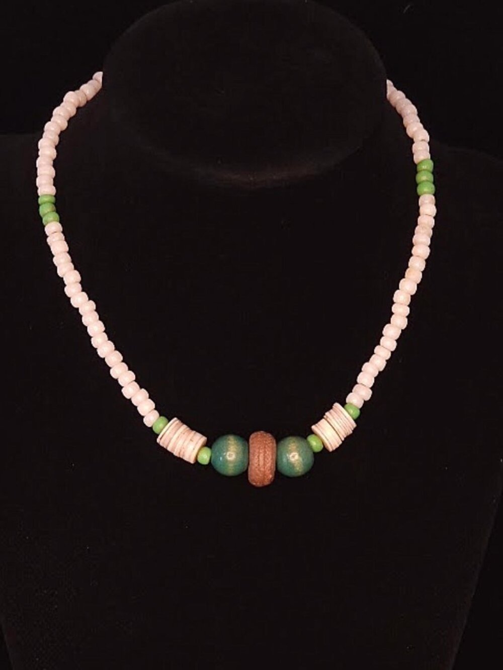 Vintage 70s Earthy Green Glass & White Seed Bead Necklace 15"